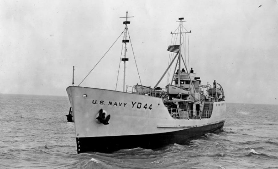 Le Kodiak Queen, alors appelé YO-44 à l'époque de la seconde guerre mondiale