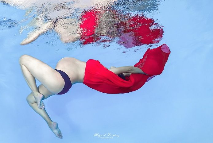 Photo de mode sous-marine © Miguel Ramirez
