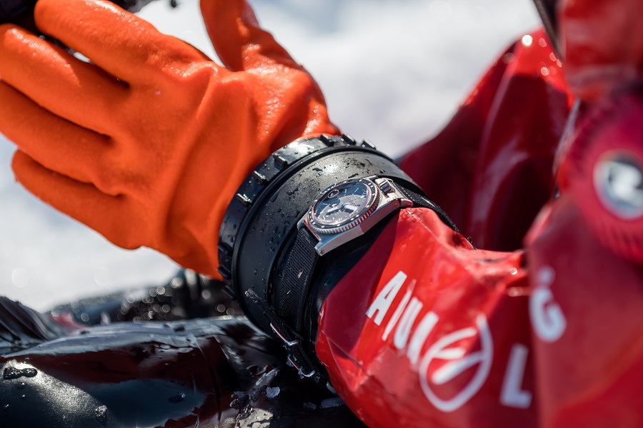 Découvrez les coulisses de ZRC, la montre qui accompagne l'aventurier Alban Michon dans ses explorations glacées. © Alban Michon