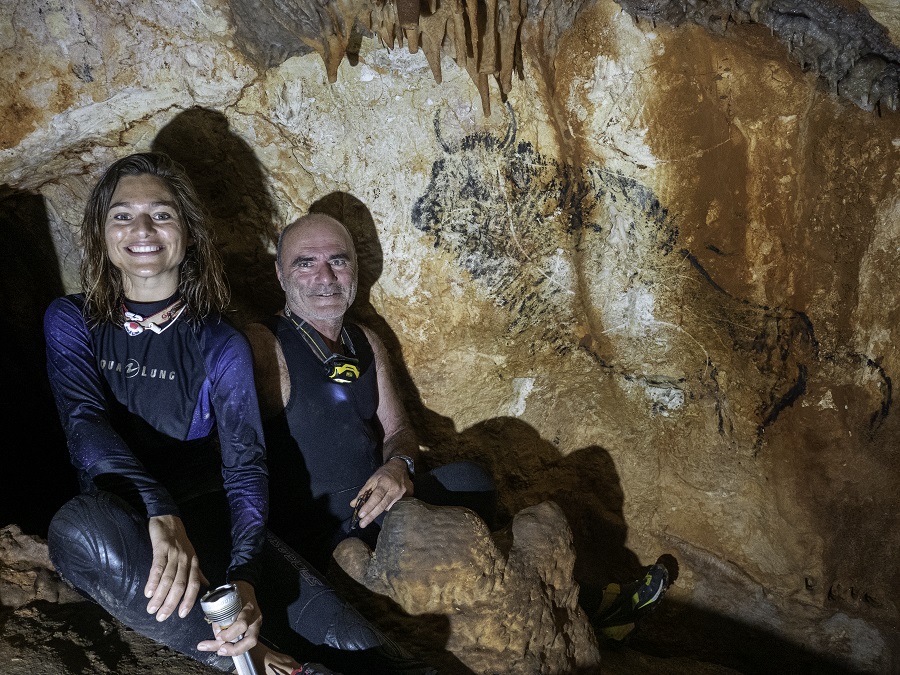 Rares sont ceux qui ont eu la chance de voir la véritable grotte Cosquer... Découvrez également leur histoire ! © B. Arfib