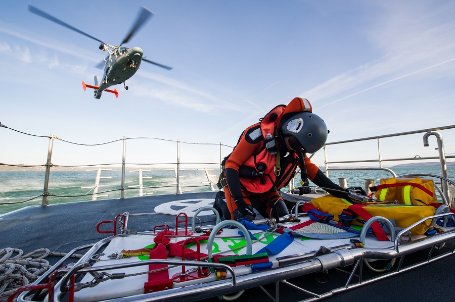 Plongeur hélicoptère, une formation exigeante pour un métier passionnante ! © Marine nationale / Défense