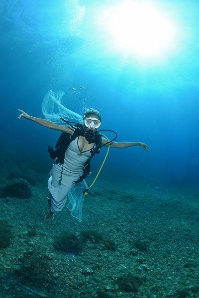 Quel plongeur ne rêverait pas de célébrer ce grand jour sous l'eau ? © Nicolas Barraqué
